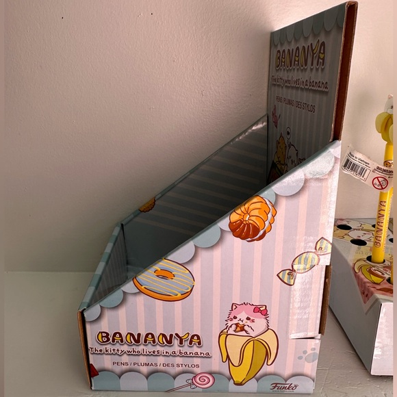 ๐๏ธ Bananya The kitty who lives in a Banana ๐ ๐  cute display for Funko pens - Picture 2 of 4
